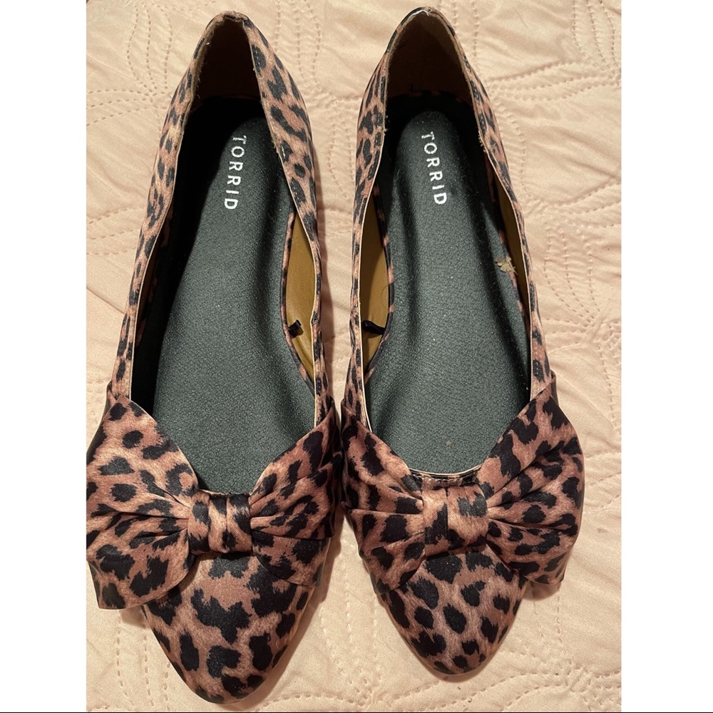 Torrid Leopard Pointed Toe Bow Flat 10W